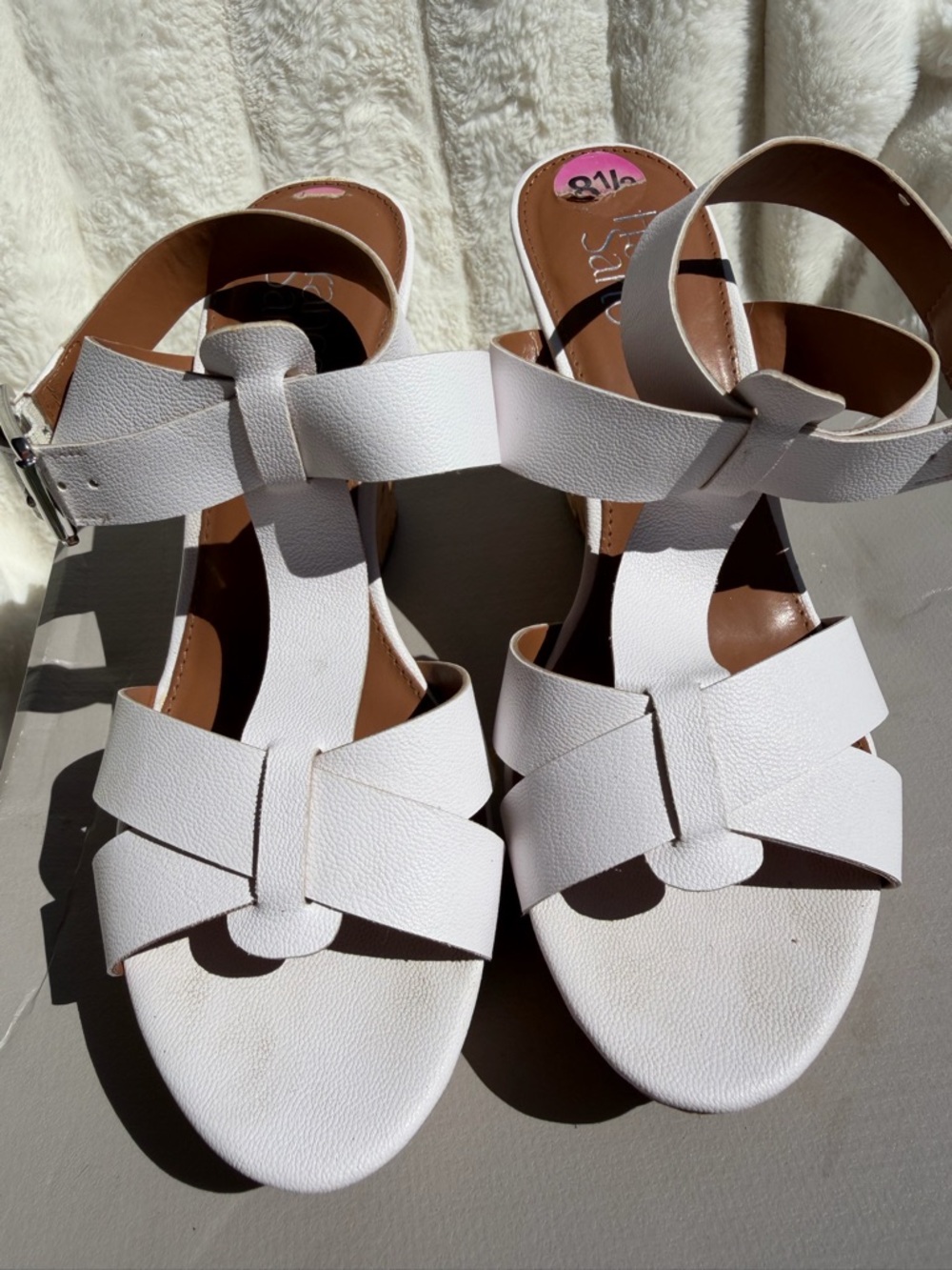 Women's White Leather Strappy Sandals - Classic Open-Toe
Size 8.5